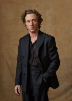 Uncover Jeremy Allen White's Towering Height